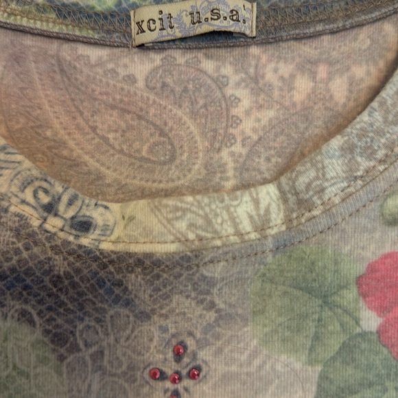 Floral soft top - Picture 3 of 3